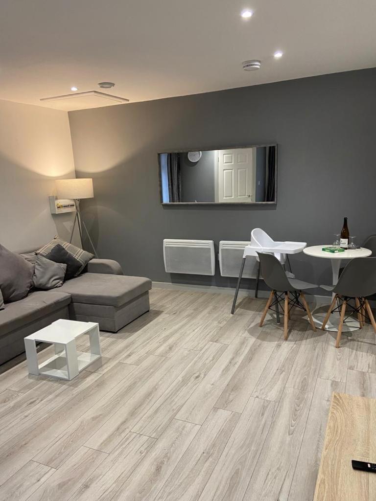 The Old Blue Shop Apartment Milford Haven Luaran gambar